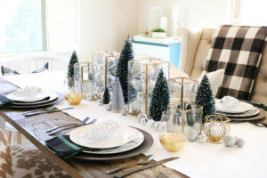 Simple and Modern Christmas Dining Table Ideas