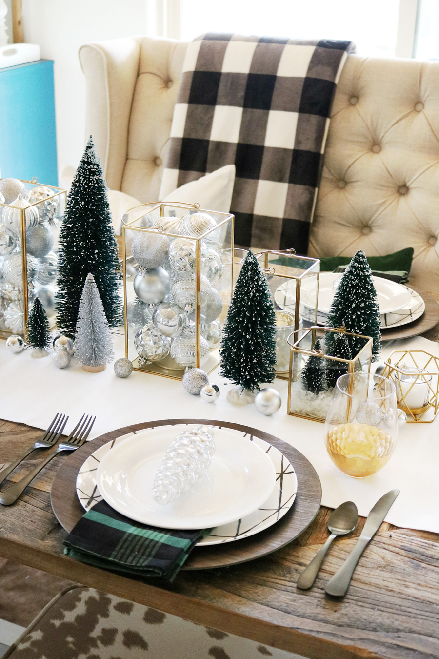 https://www.thecraftedsparrow.com/wp-content/uploads/2017/11/Simple-and-Modern-Christmas-Dining-Table-Ideas-6.jpg