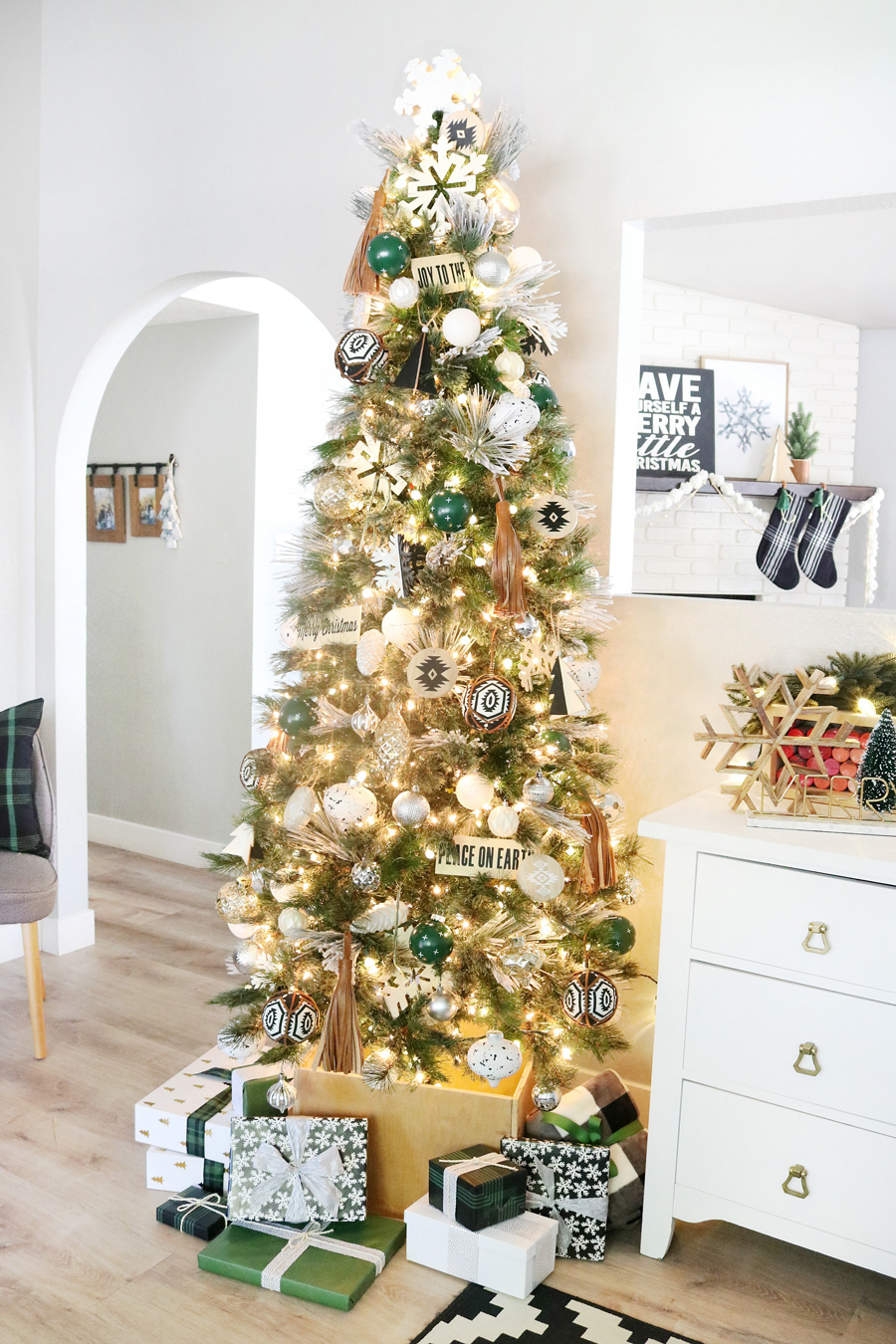 Download Black & White Modern Snowflake Christmas Tree Decor