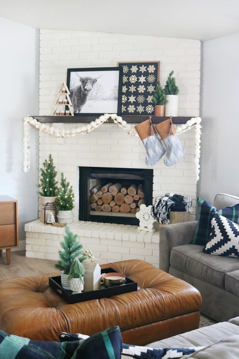 Black & White Casual Boho Christmas Mantel Decor Ideas