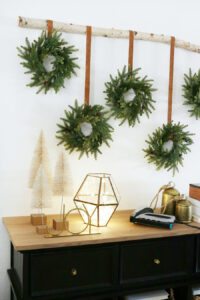 DIY Simple and Modern Christmas Wreath Wall Hanging