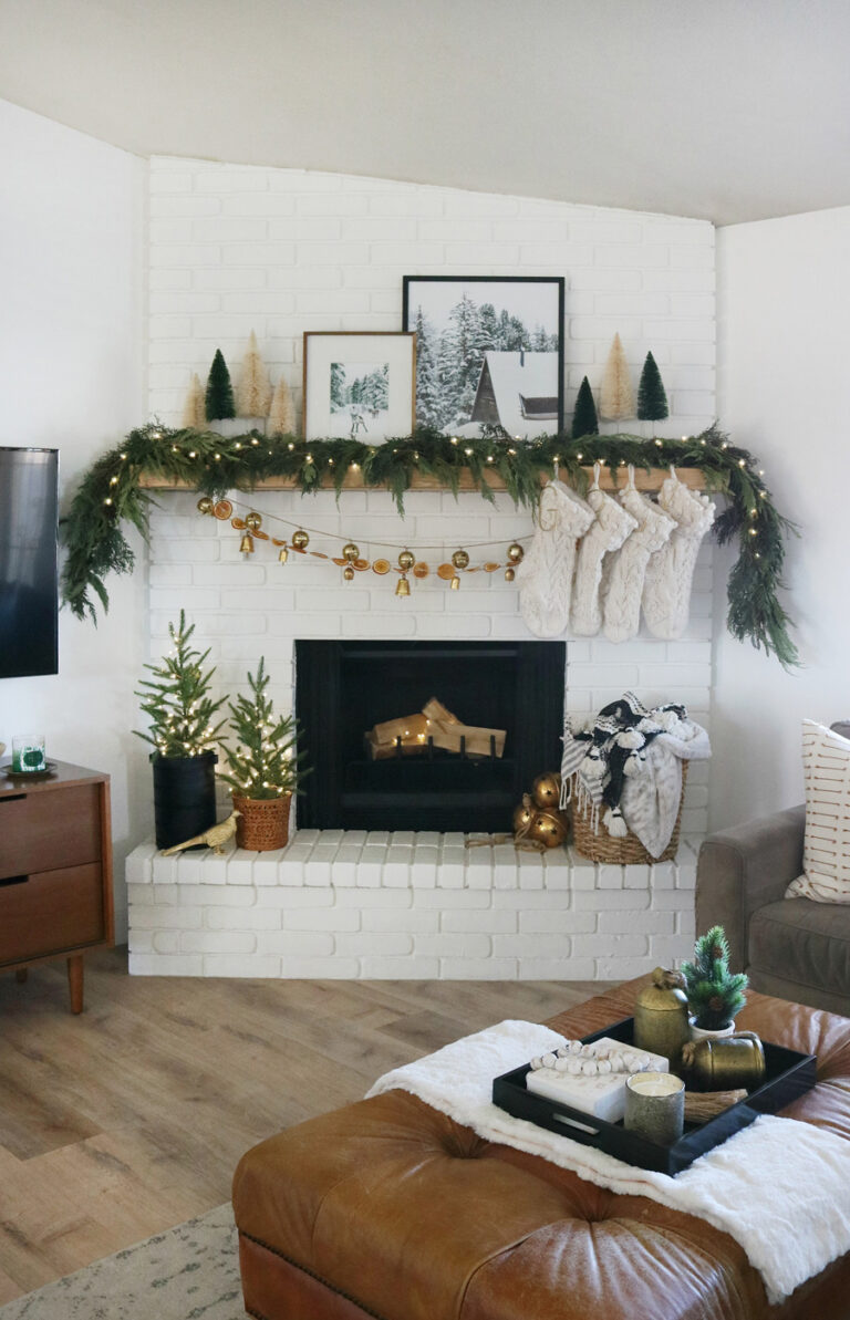 Modern and Cozy Christmas Mantel Decor Ideas