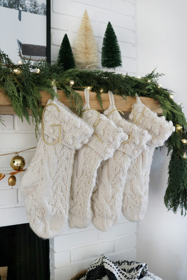 Modern and Cozy Christmas Mantel Decor Ideas