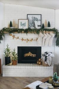 Simple and Modern Cozy Holiday Mantel Decor Ideas